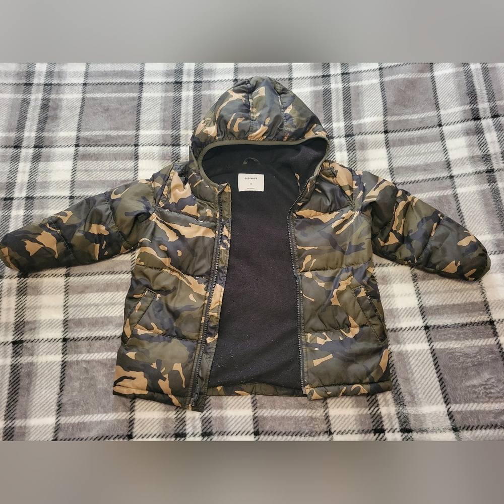 Boys Old Navy puffer coat